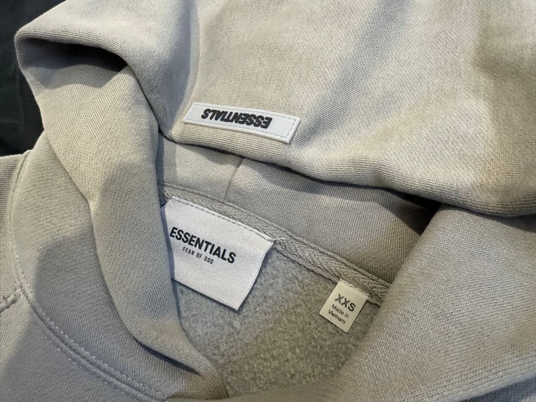 ESSENTIALS カーキパーカー フード付き　XXS