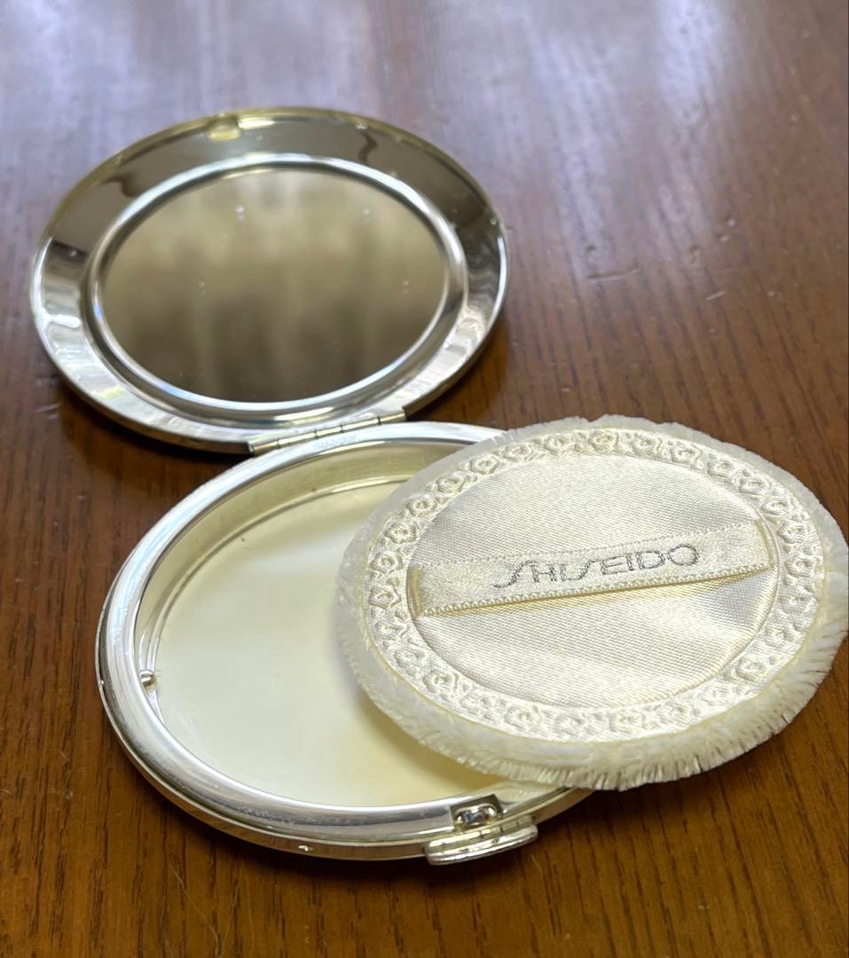 1972 年 資生堂花椿会 ハイプリオール 記念品シルバーコンパクト 非売品