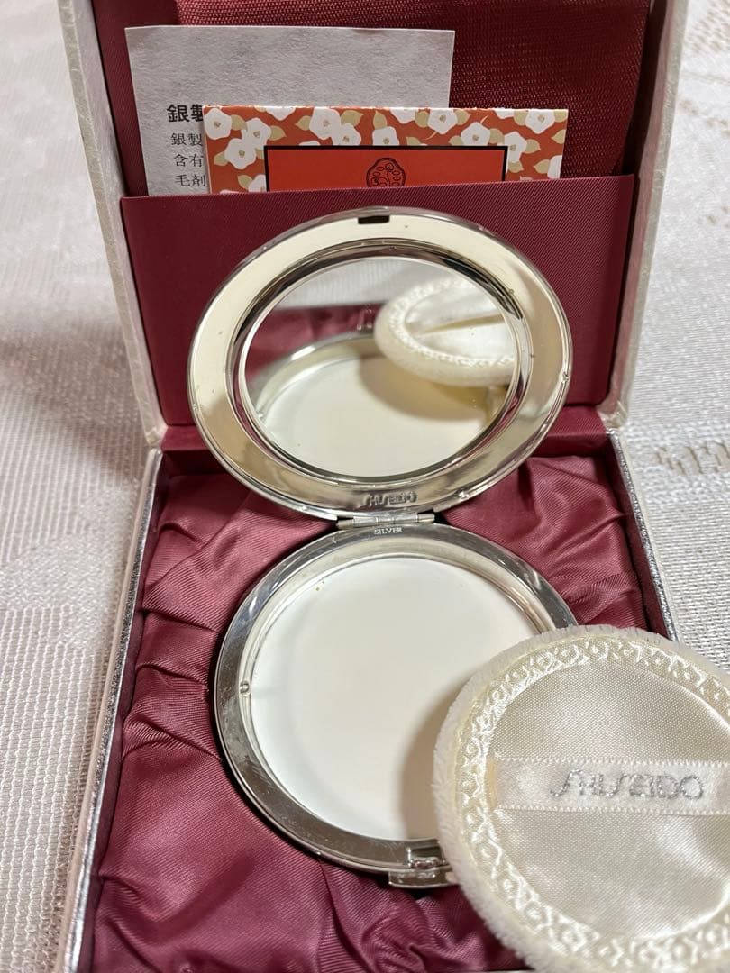 1972 年 資生堂花椿会 ハイプリオール 記念品シルバーコンパクト 非売品
