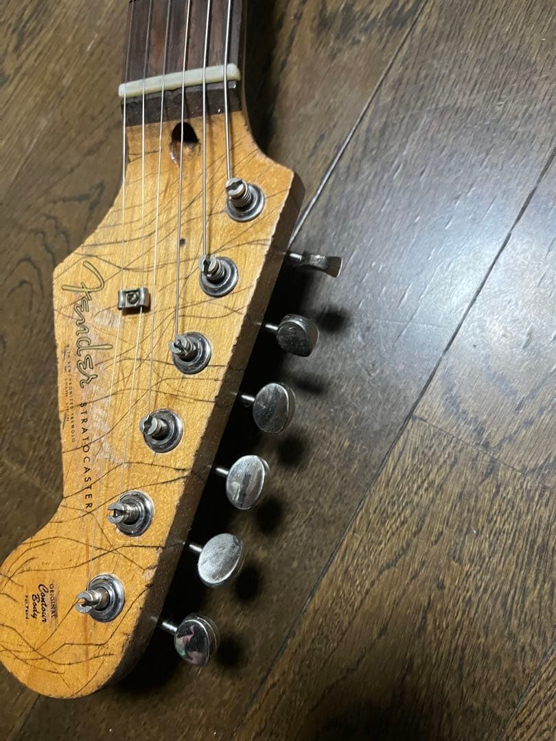 ストラトタイプギター ヴィンテージ仕上げ