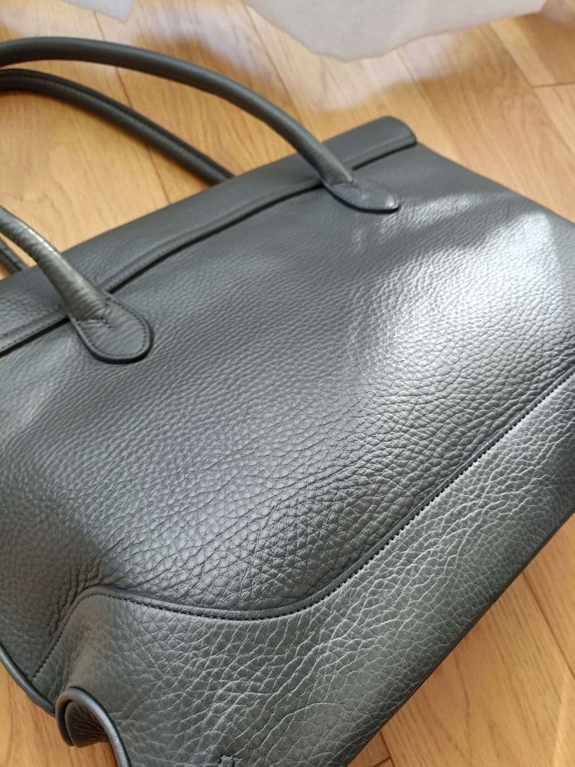 ペッレモルビダ シボ革 レザートートバッグ