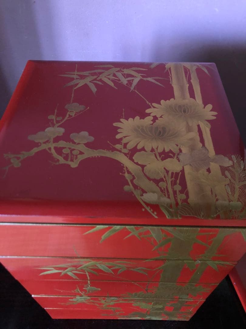 蔵にあった朱塗菊松竹梅文蒔絵重箱　五段重　二枚蓋