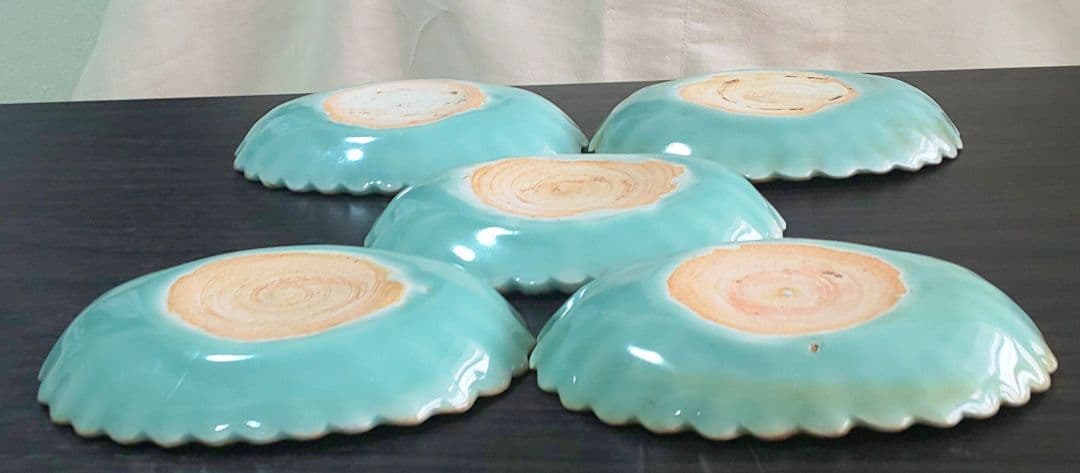 古伊万里 青磁 手書色絵染付 牡丹蝶文 菊花長皿 木箱