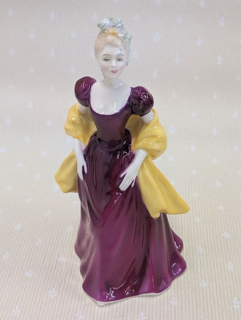 ✨️ロイヤル・ドルトン✨️フィギュリン Lorette ロレッタ HN 2337 Royal Doulton HN2337 Loretta English Bone China Porcelain Figurine