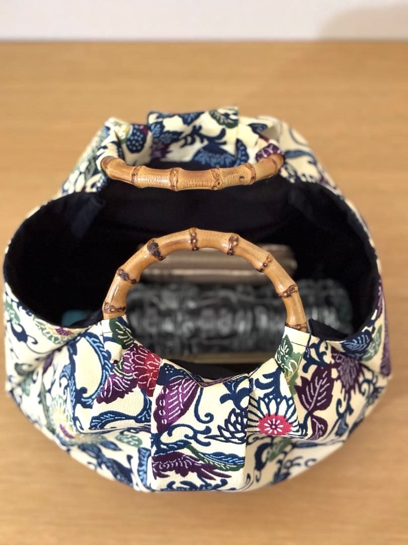 和装バック　着物バック　琉球紅型　紅型生地　菊と蝶（白)入学卒業結婚式七五三振袖