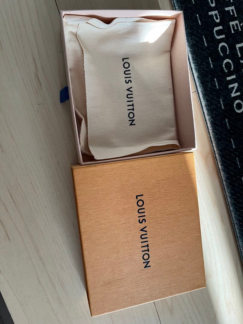 ルイヴィトンアンプラント　財布