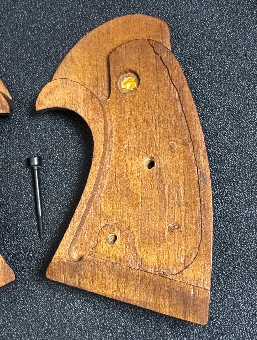 【実物】コルト社純正 パイソン 3rd 前期 木製グリップ スクリュー付き 良品