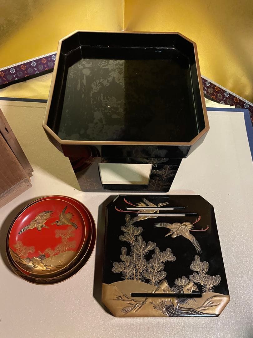 旧家蔵 黒漆塗 山水群鶴蒔絵 花月台 時代箱付・蒔絵盃台・大中小 三盃 時代物