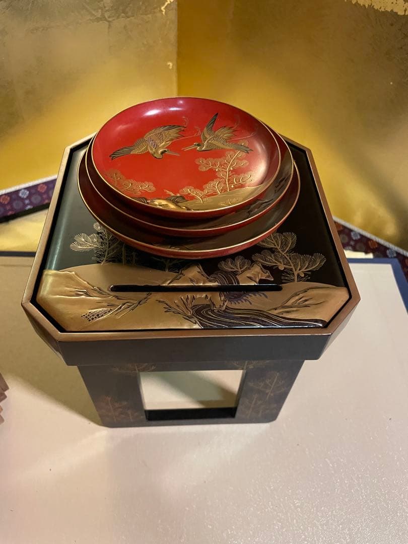 旧家蔵 黒漆塗 山水群鶴蒔絵 花月台 時代箱付・蒔絵盃台・大中小 三盃 時代物