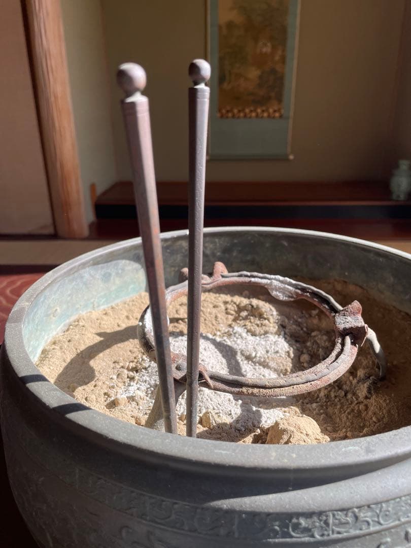 骨董品 希少 鉄製 火鉢 彫刻模様