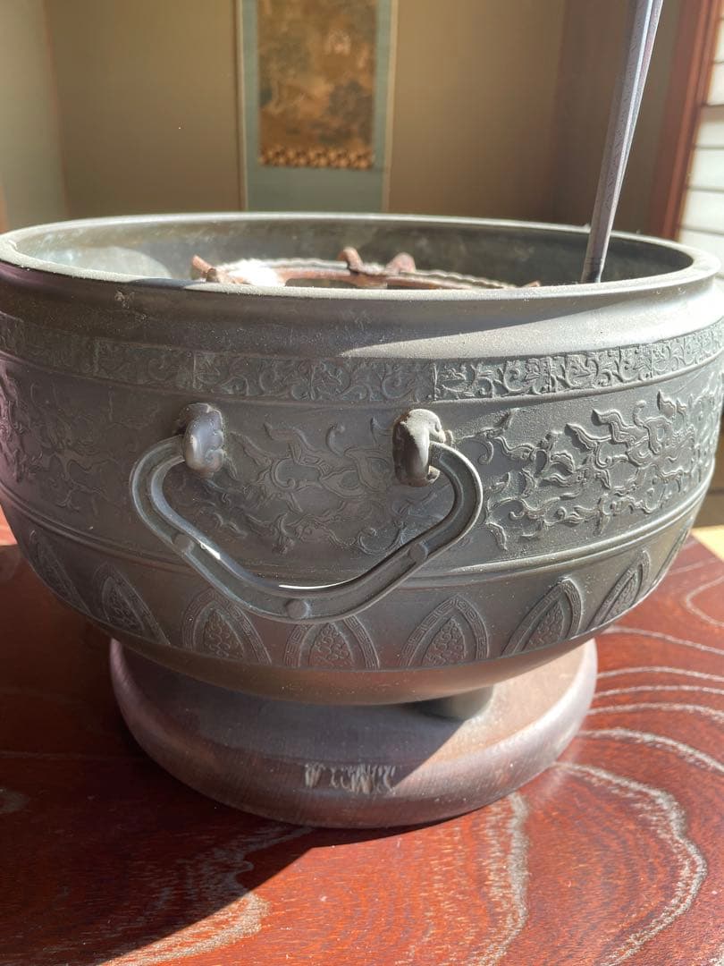骨董品 希少 鉄製 火鉢 彫刻模様
