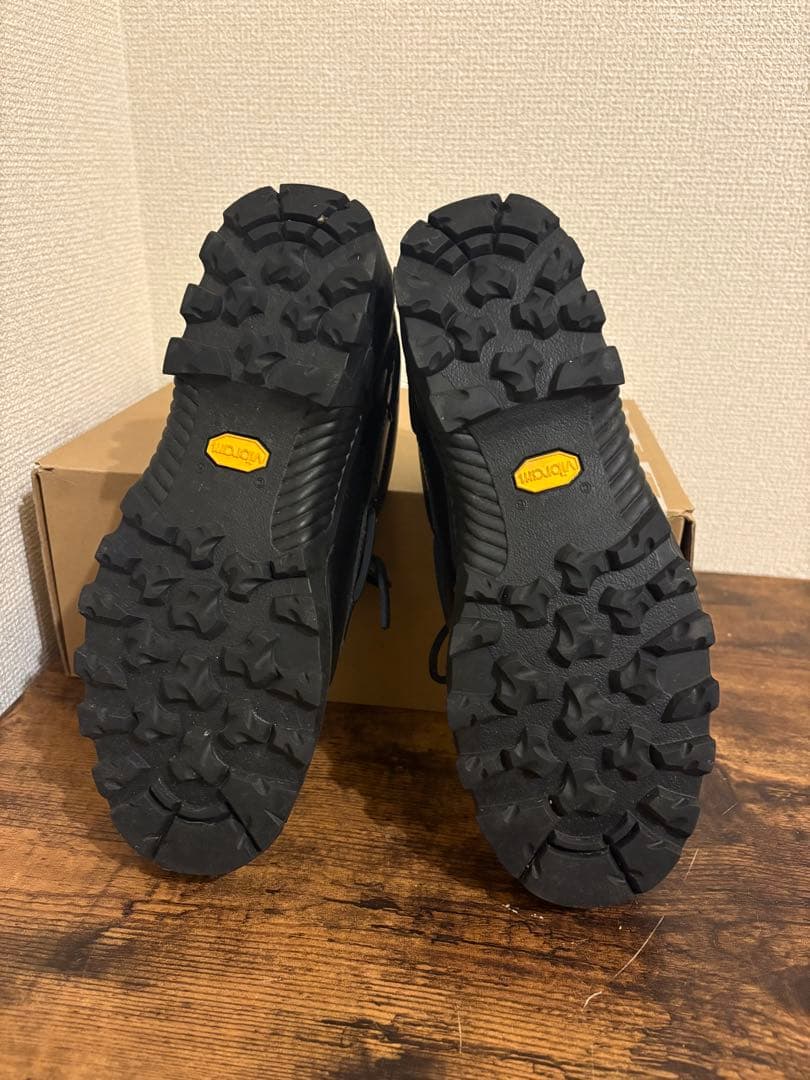 ZARA×VIBRAM® レザーデッキシューズ