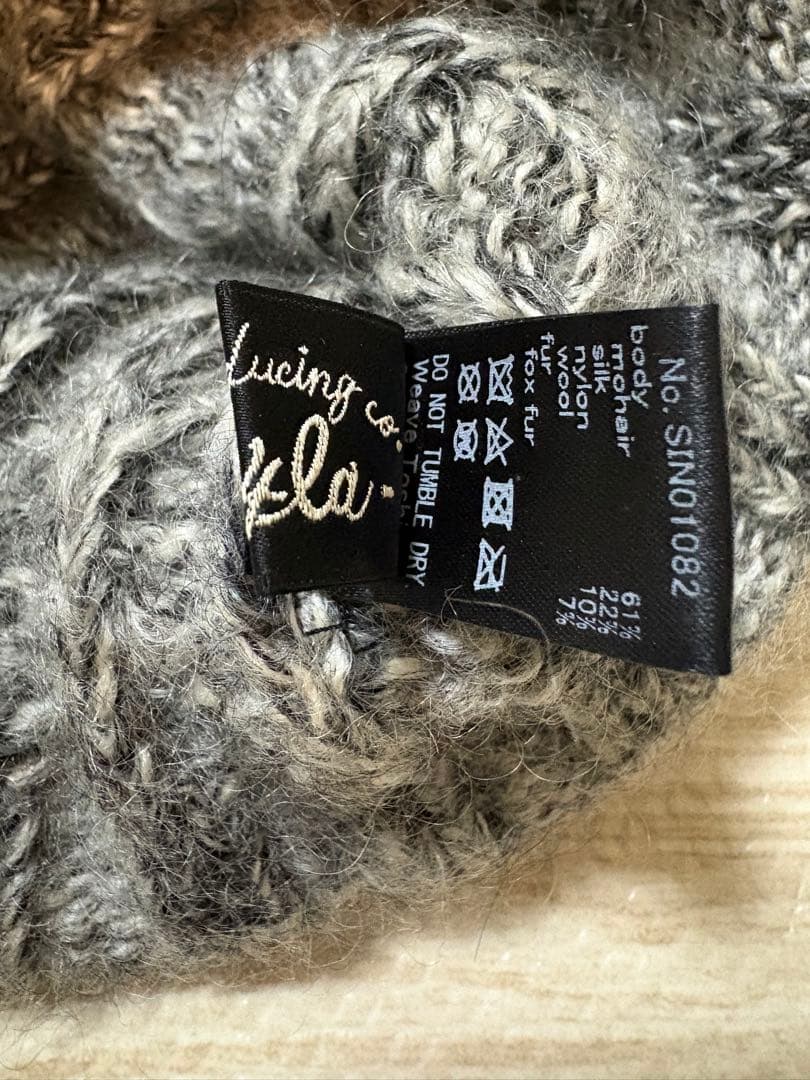 美品⭐︎ カシラ CA4LA ポンポン付きニット帽 フォックスファー - メルカリ