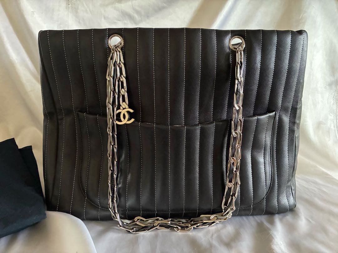 早い者勝ち♡CHANEL マドモアゼル ラムスキン チェーントートバッグ