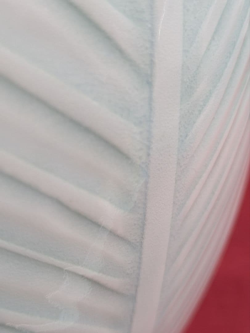 特大花瓶　陶芸日展作家　藤井朱明　白磁彫花瓶　木の葉文様　朱印木箱入　高47cm