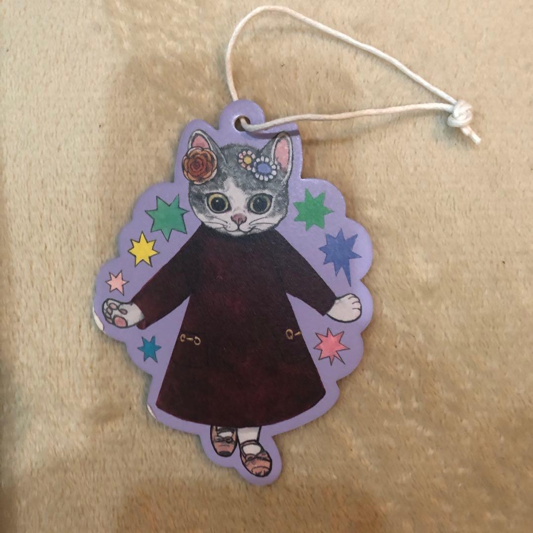 ヒグチユウコ&GUCCI ノベルティカード3枚とステッカー、キーホルダー各1枚。