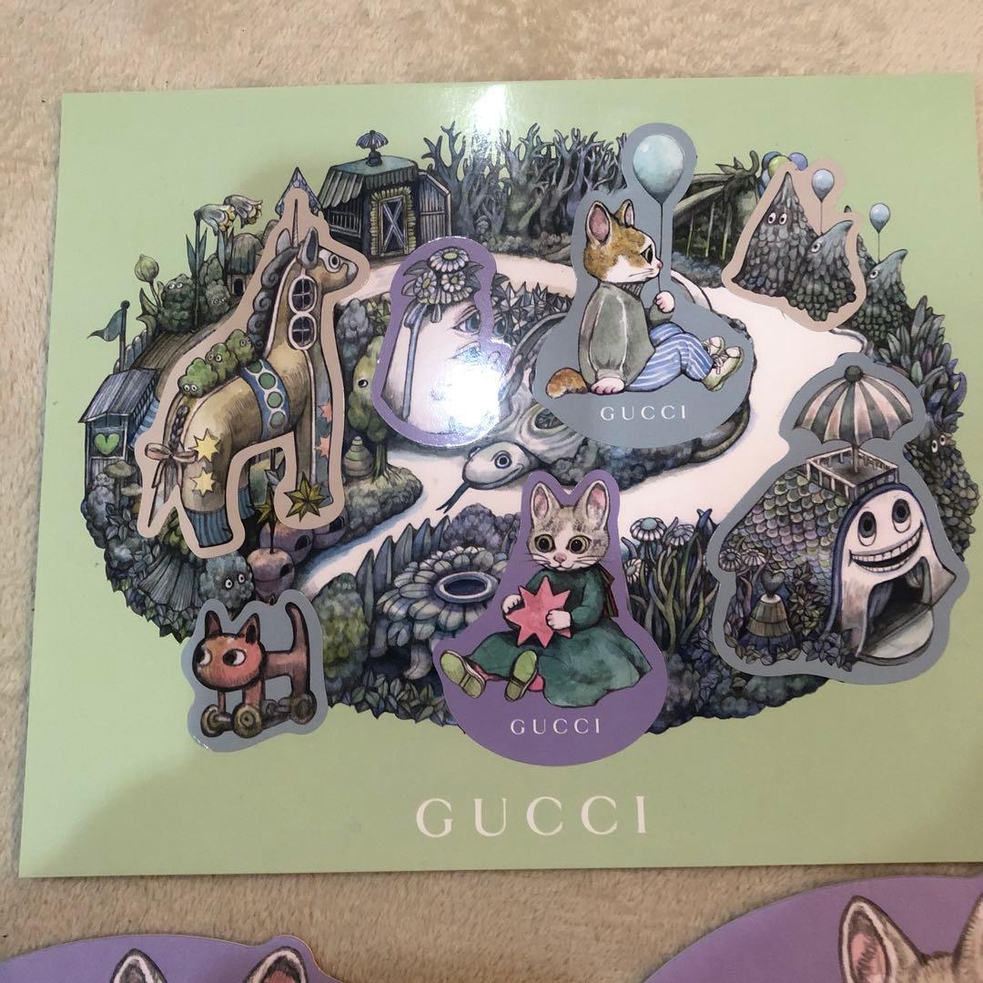ヒグチユウコ&GUCCI ノベルティカード3枚とステッカー、キーホルダー各1枚。