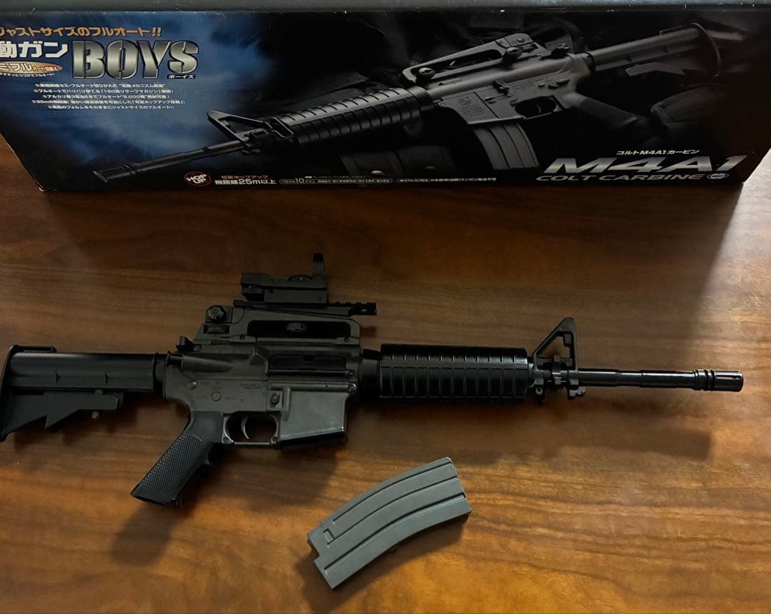 美品　東京マルイ　M4A1 カスタム品　金属ピニオン　SBD リチウム電池等々