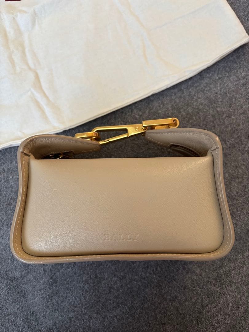 BALLY B-hookベージュ ショルダーバッグxs