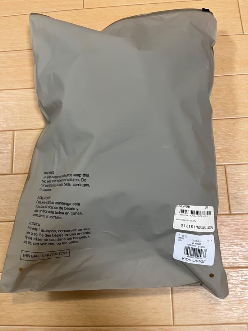 ESSENTIALS パーカー