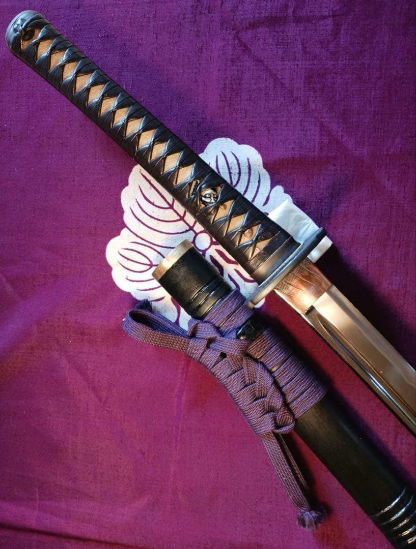 模造刀真剣拵え 鞘.黒呂離れ千段、本朴木鮫牛革巻き鉄鍔.鉄縁頭お手入れセット付き