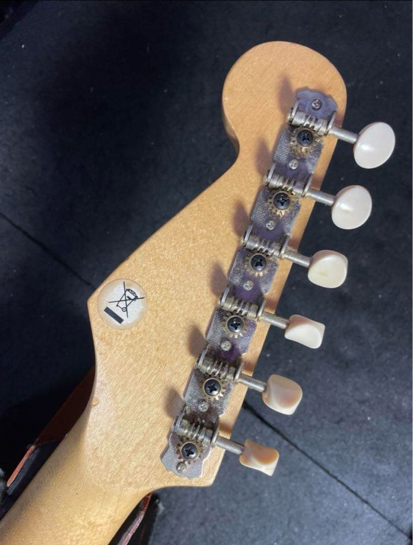 格安放出！photogenicのミニギターを白黒フランケンver！