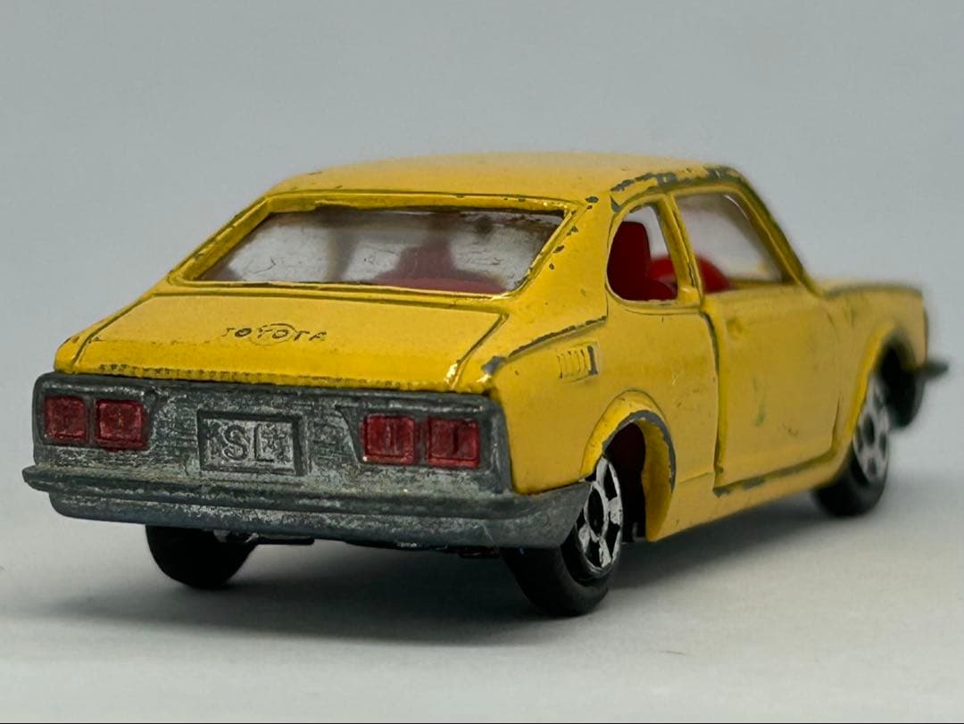 トミカ No.11 トヨタ スプリンター 1200 SL 黄 香港製 黒箱