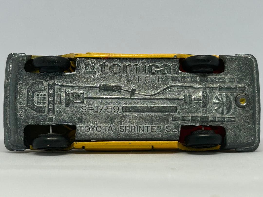 トミカ No.11 トヨタ スプリンター 1200 SL 黄 香港製 黒箱