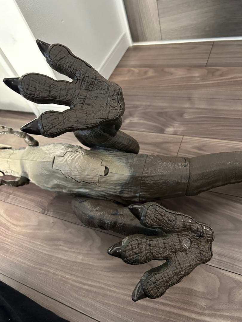 ジュラシックワールド　恐竜　ティラノサウルス　インドミナスレックス　おもちゃ