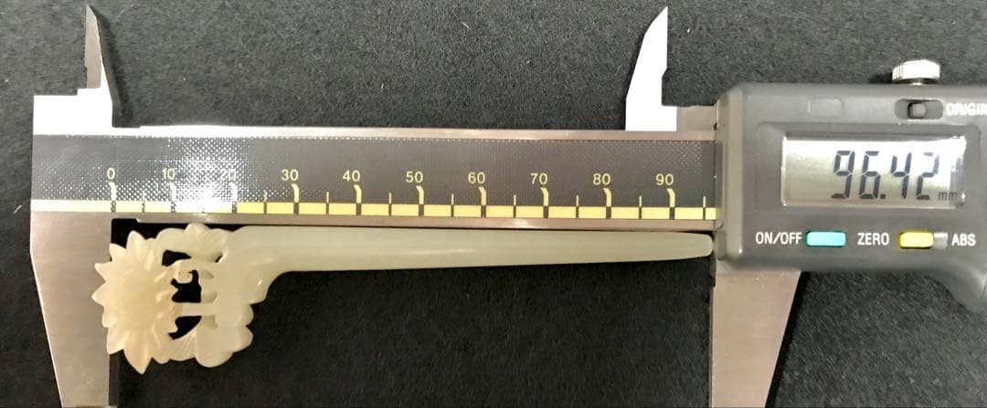 玉飾り物 4点セット 鏤空彫刻 時代物 細密雕刻 極細工 根付 賞物 美術