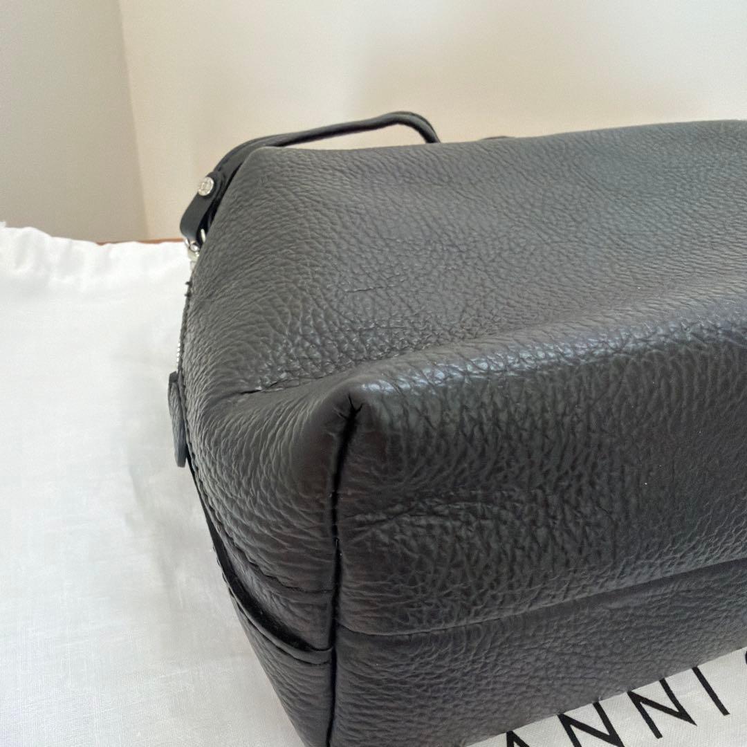 【美品】GIANNI CHIARINI アリファ M 黒 公式価格39,600円