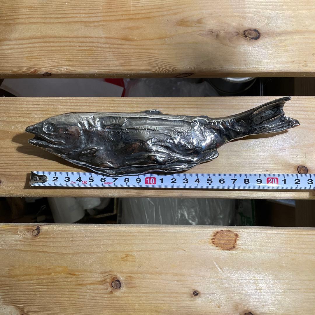 銀色の魚　 魚　 文鎮　 ペーパーウェイト　 シルバー カラー　 銀色