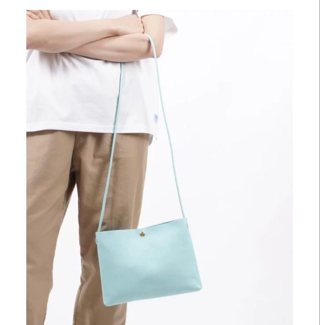 イルビゾンテ 本革クロスボディバック　限定カラー シーウォーター