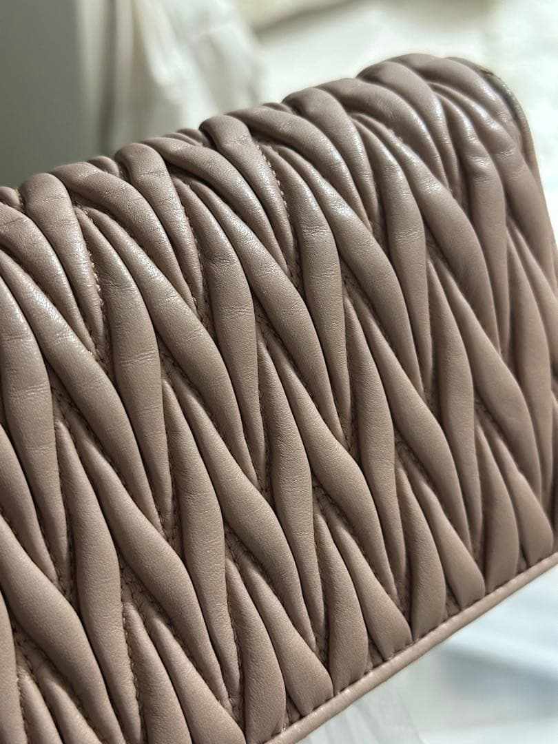 miumiu マテラッセ　ミニバッグ