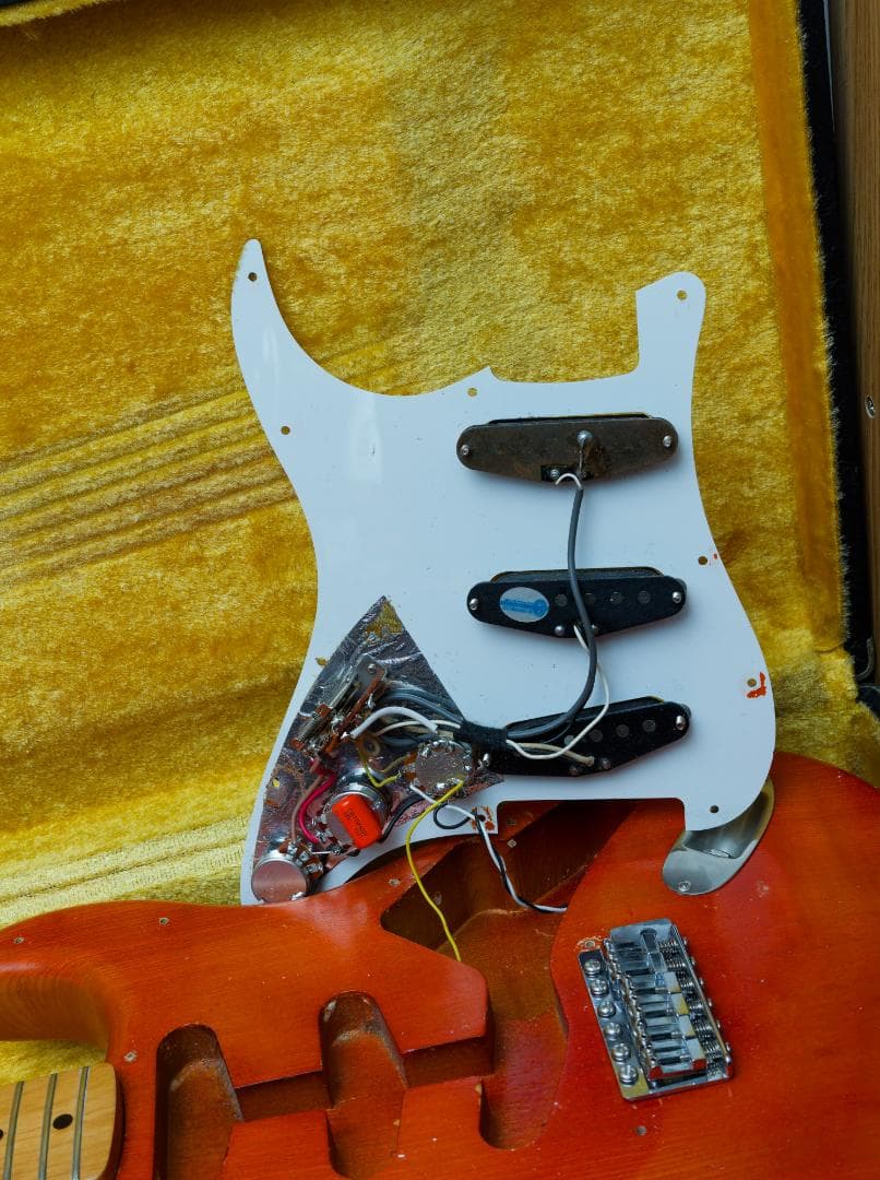 フェルナンデス ストラトキャスターモデル 石ロゴ期　セイモアピックアップ搭載