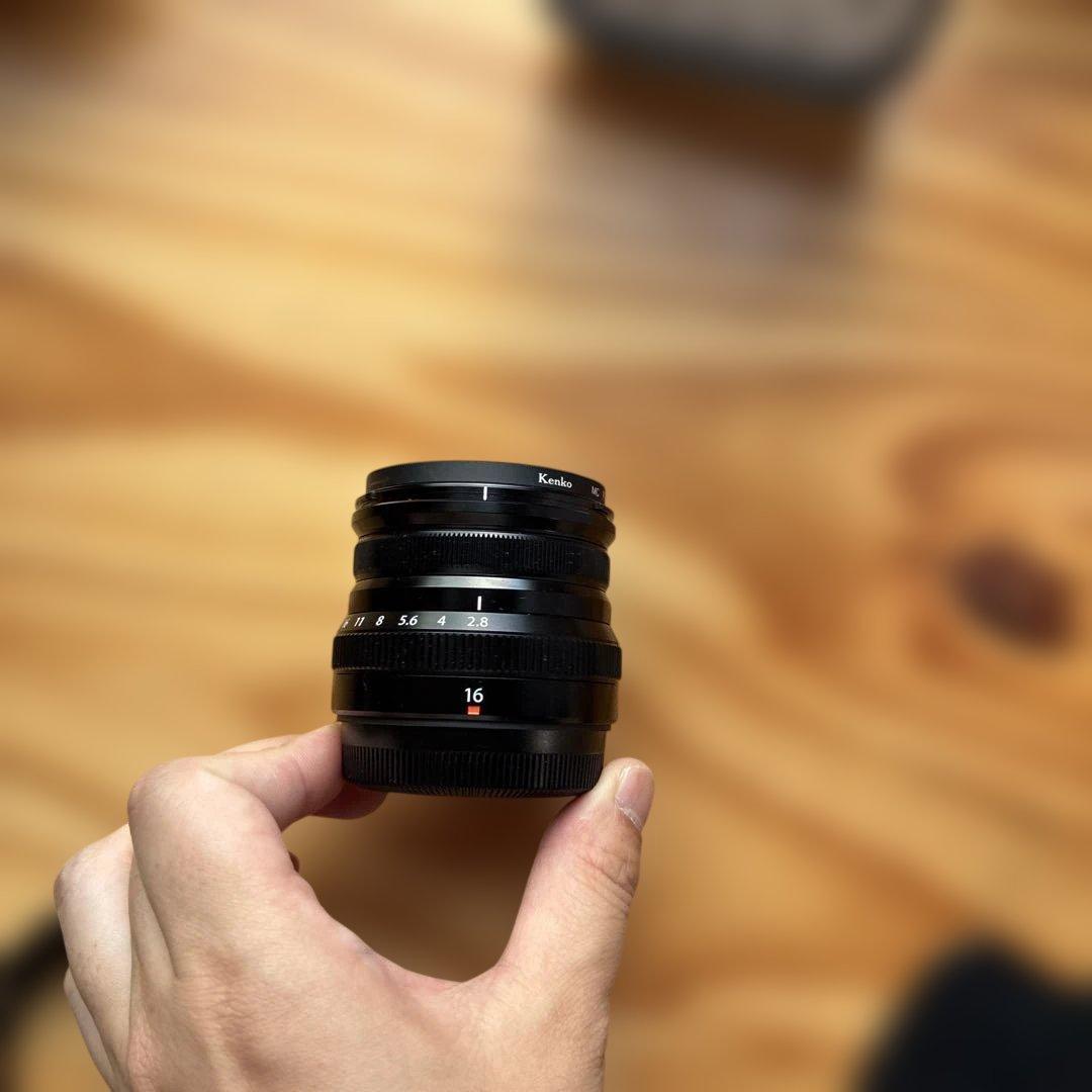 角型フード、保護フィルタ付Fujinon XF 16mm F2.8 R WR