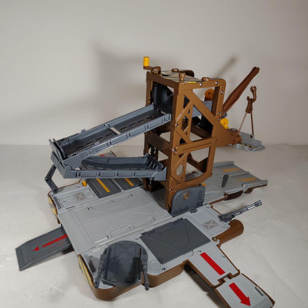 【とむ】トミカ　コースに変身！マックイーン＆基地に変身！メーター