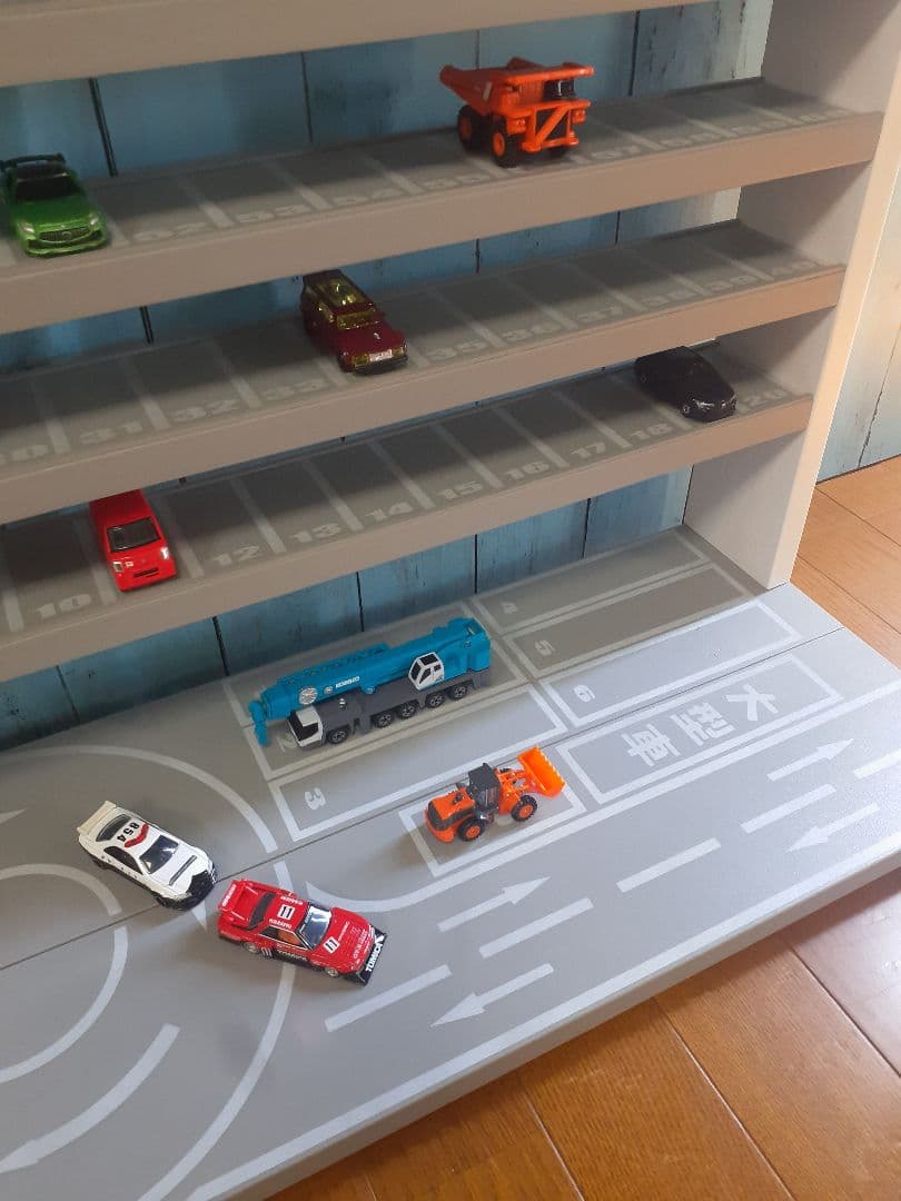 K高さ45センチ　自作トミカ収納棚110台ロングトミカ7台ロータリー