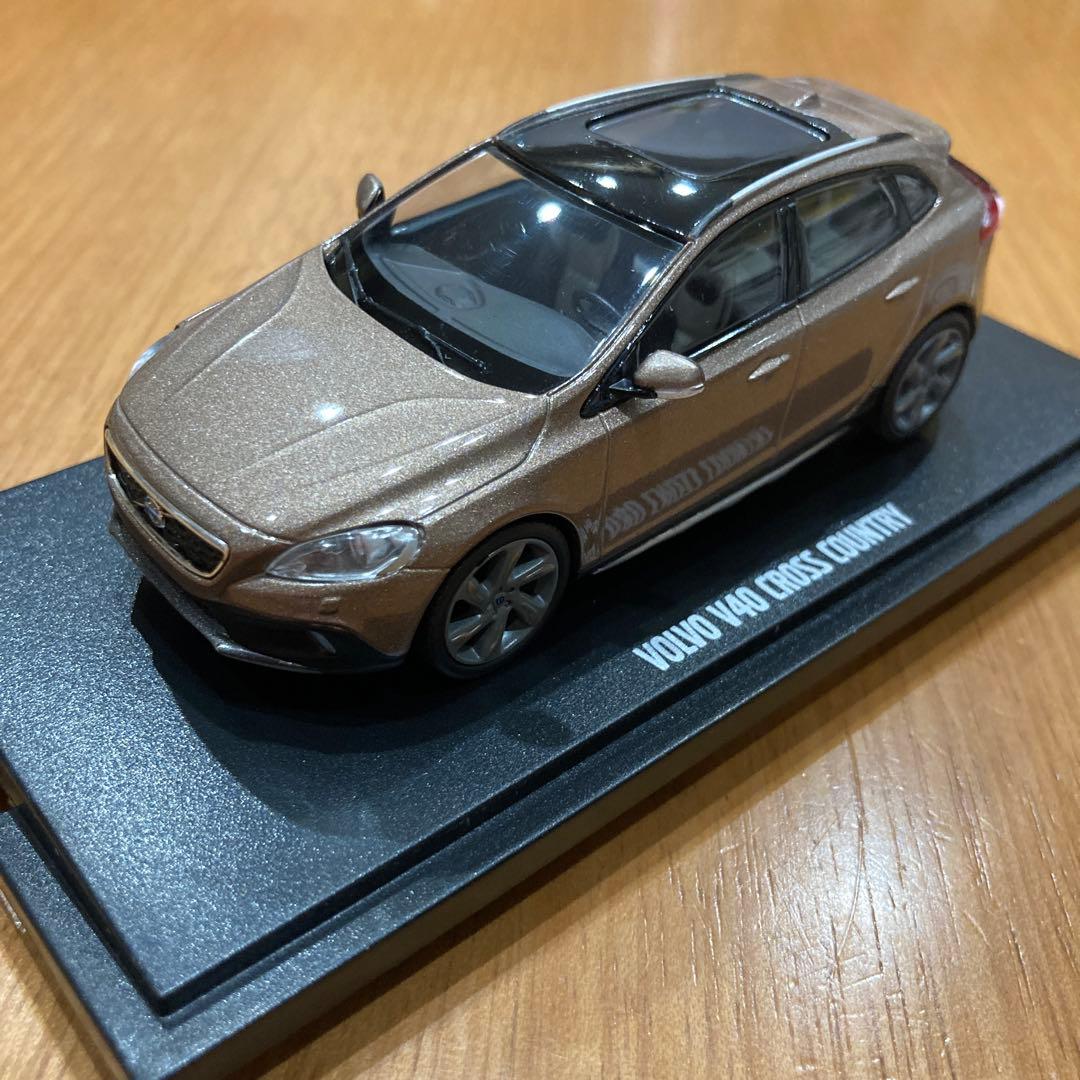 VOLVO V40 CROSS COUNTRY 1/43 ミニカー 模型 - メルカリ