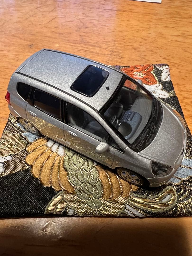 ミニカーホンダ初代フィットGD1(2001)