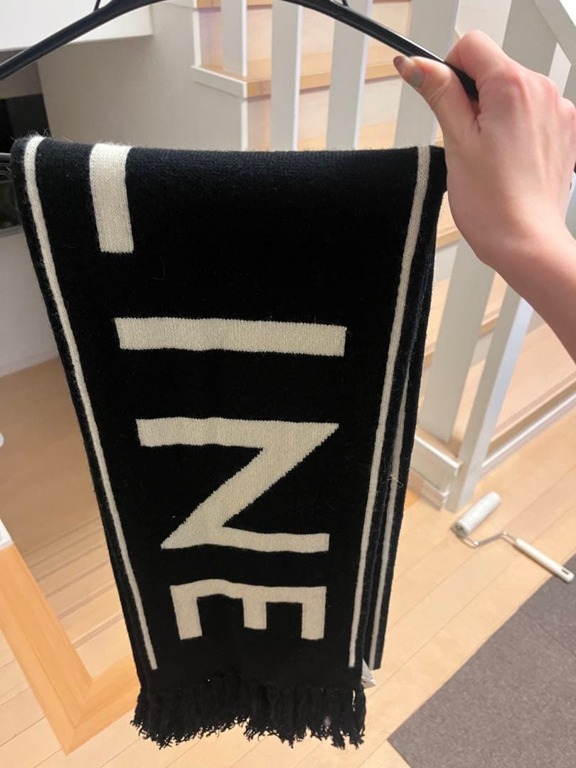 CELINE ロゴ入りマフラー ブラック/ホワイト 箱付き