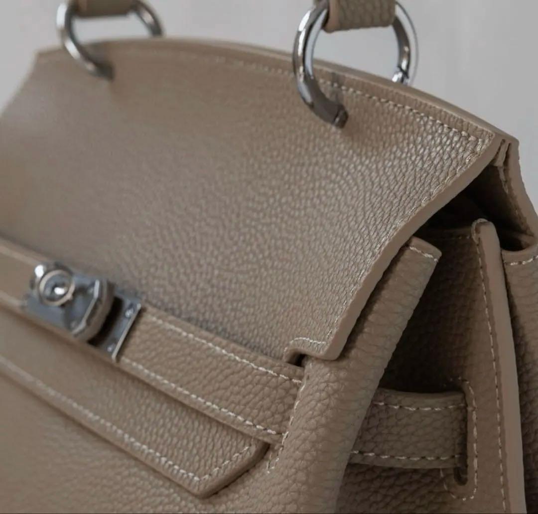 【完売品】新品未使用 デボネア スモール ハンドバッグ　レザー 本革 グレージュ