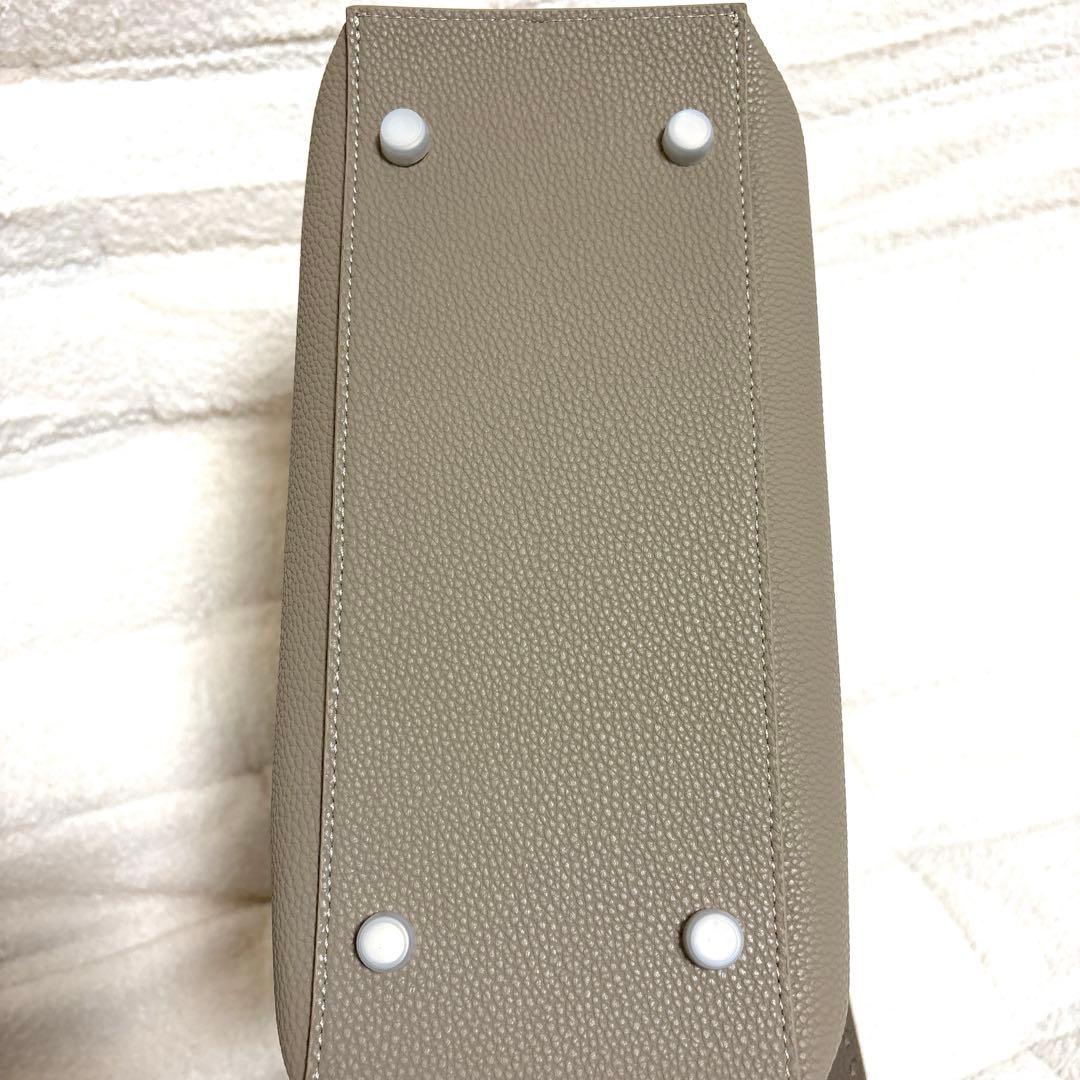 【完売品】新品未使用 デボネア スモール ハンドバッグ　レザー 本革 グレージュ