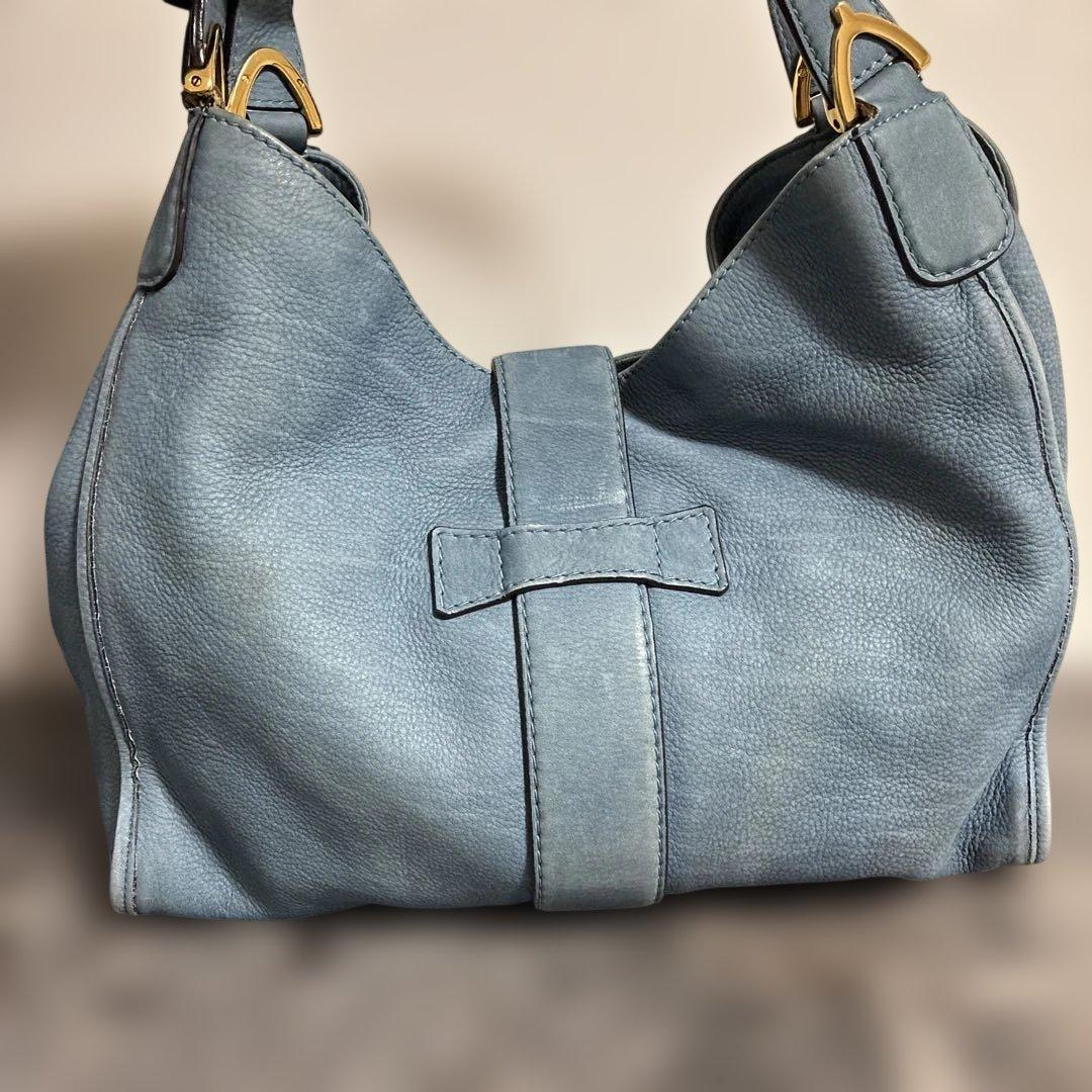 GUCCI レザー ソフトスティラップ A4収納可能