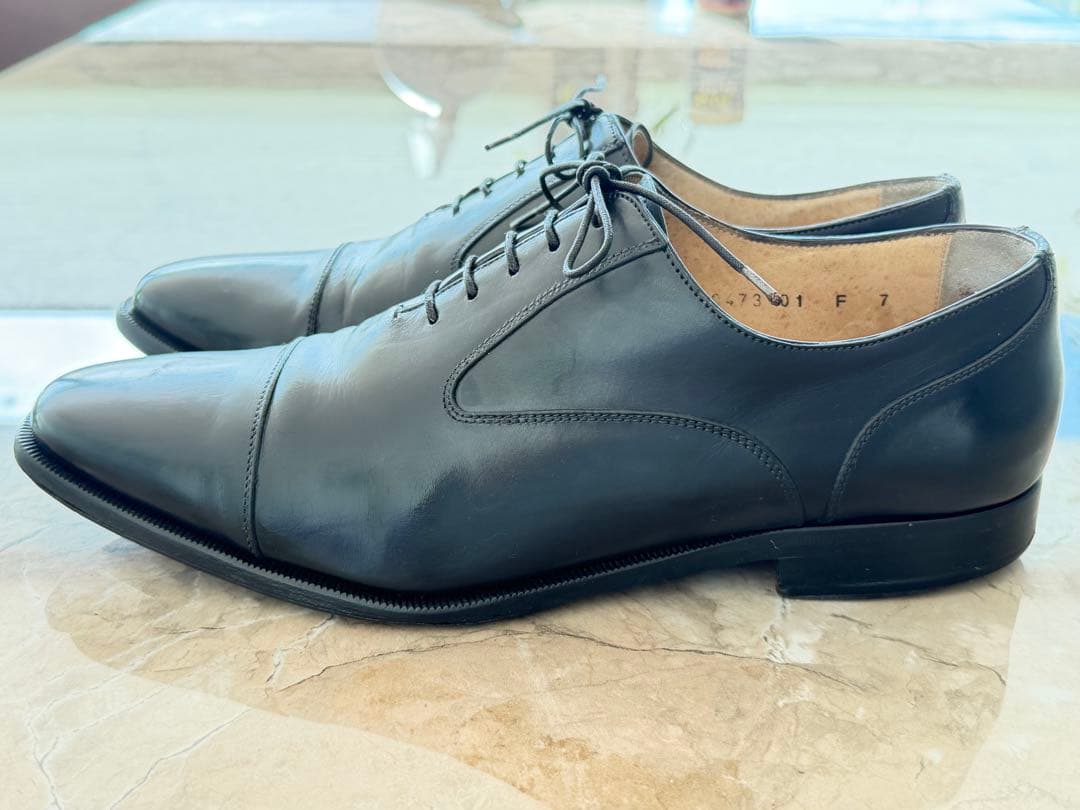 サントーニ　キャップトゥドレスシューズ