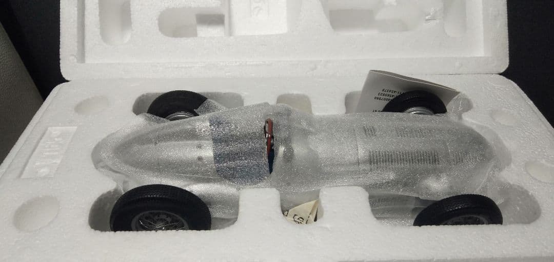 ミニカー CMC 1/18 MERCEDES W165 1939