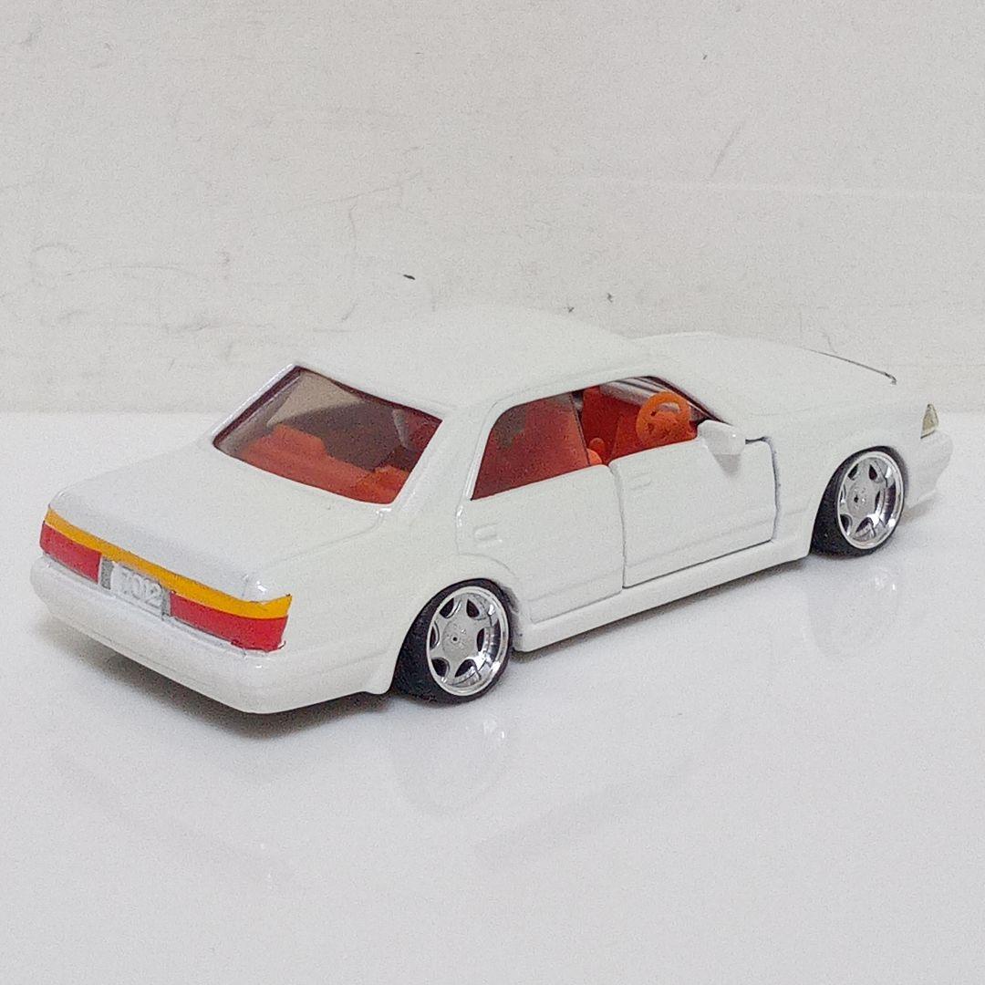 トミカ 廃盤 13クラウン 改 パールホワイト全塗装