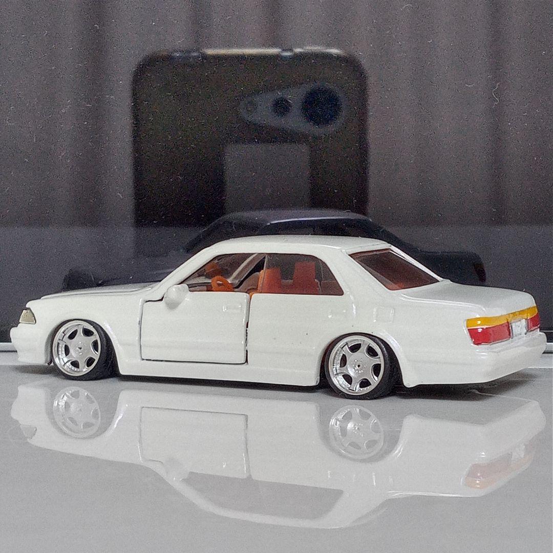 トミカ 廃盤 13クラウン 改 パールホワイト全塗装