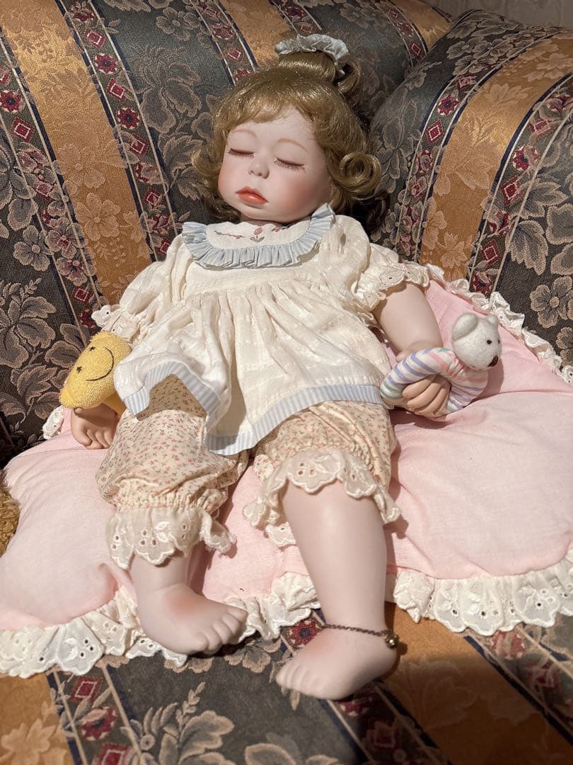 子宝に】ビスクドール アンティーク クリーム色 レース付きドレス 2025