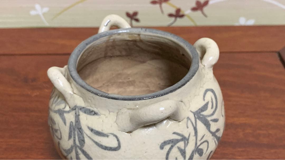 李朝？ 中国？ アンティーク白磁四耳草花紋壺 花瓶